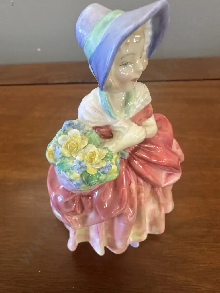 Royal Doulton 'Cissie' Figurine HN1809 H13cm. Image 1++